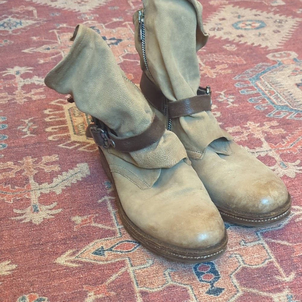 A.S.98 Tan Ankle Boots with Brown Accents